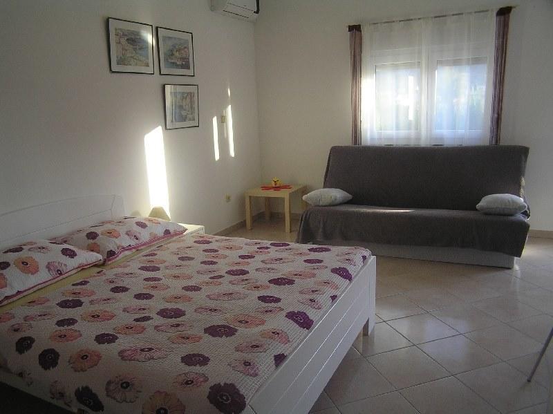 Deda Apartments Паг Екстериор снимка