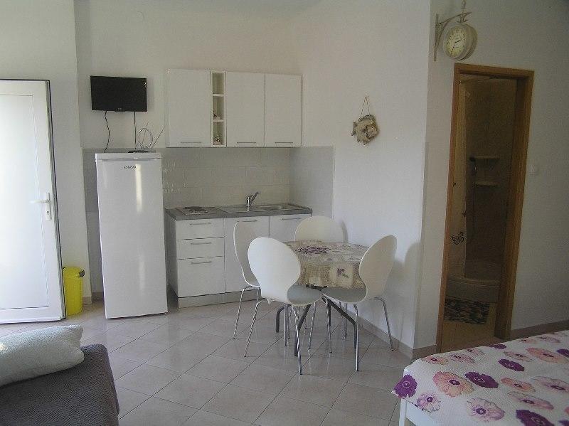 Deda Apartments Паг Екстериор снимка