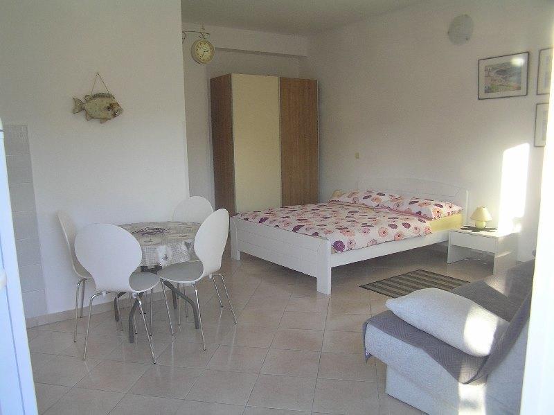 Deda Apartments Паг Екстериор снимка